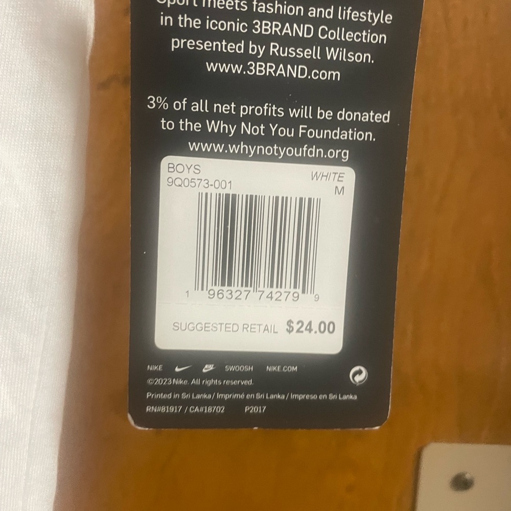 Nike Kids White and Orange Logo T-Shirt nwt $24 retail - Picture 2 of 5